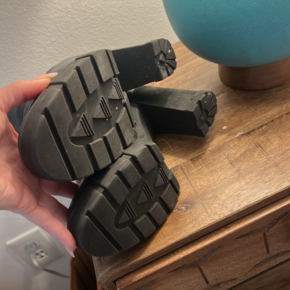 Aldo Size 7.5 Lug Sole High Heel Bootie - Picture 5 of 5